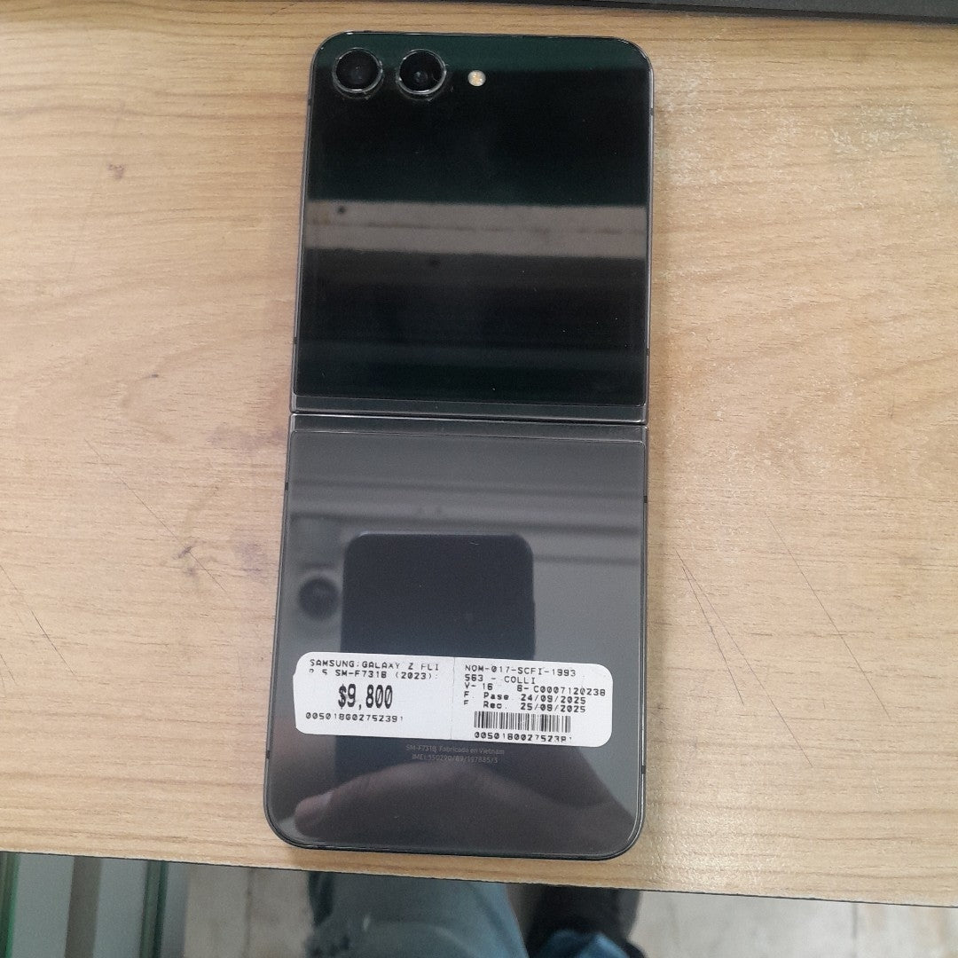 CELULAR SAMSUNG GALAXY Z FLIP 5 SM-F731B (2023) 256 GB 8 GB RAM (SEMINUEVO)