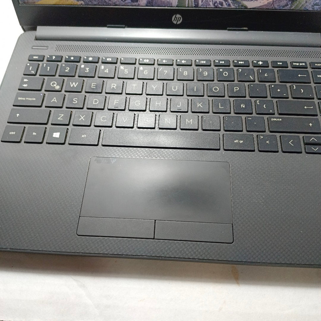 LAPTOP HP 14-CF2542LA (2022) 256 GB SSD 8 GB RAM (SEMINUEVO)