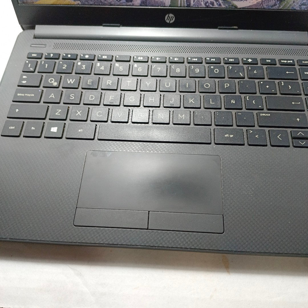 LAPTOP HP 14-CF2542LA (2022) 256 GB SSD 8 GB RAM (SEMINUEVO)