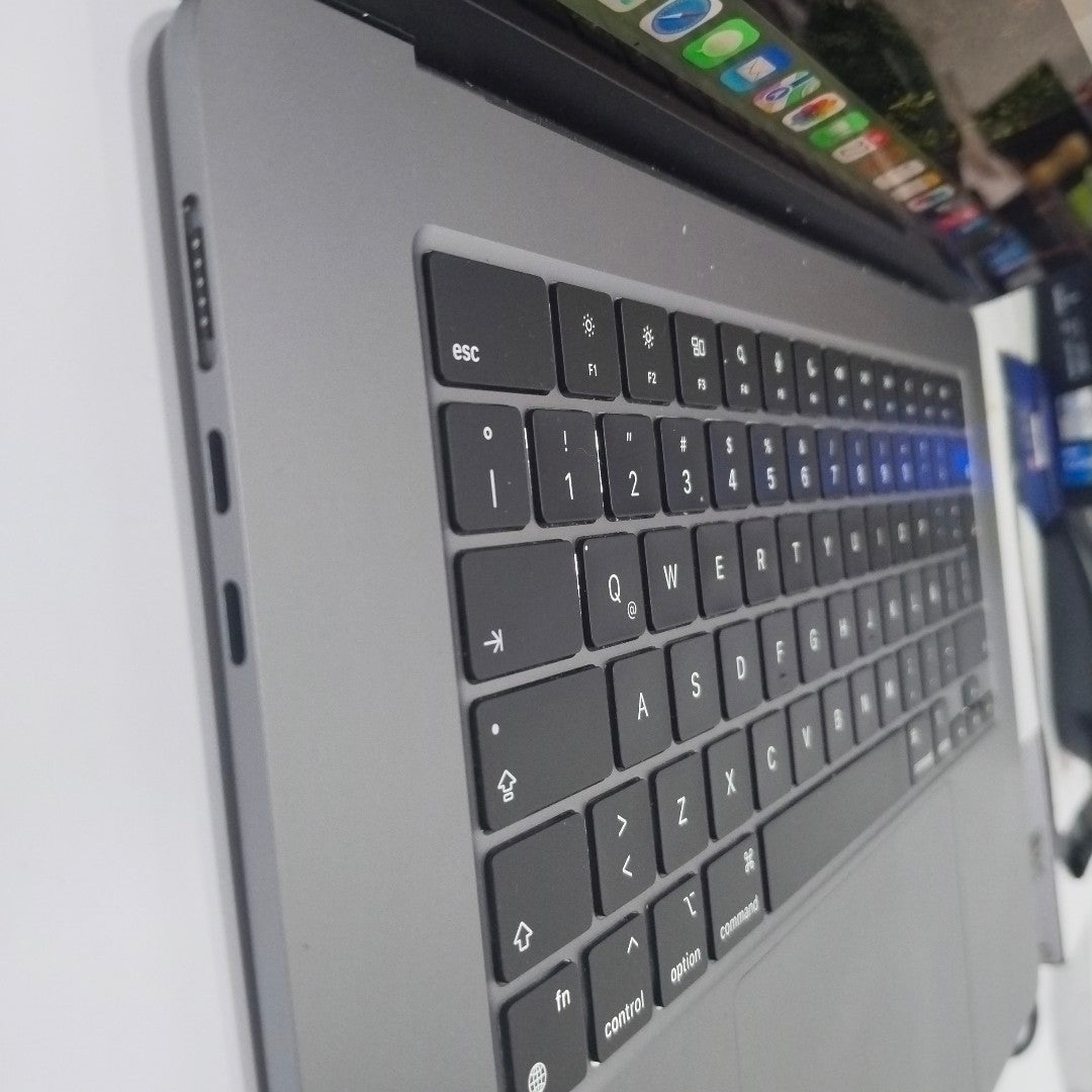 LAPTOP APPLE MACBOOK AIR 15" 2023 3.49 A2941 8 CPU/10 GPU 512 GB SSD 8 GB RAM (SEMINUEVO)