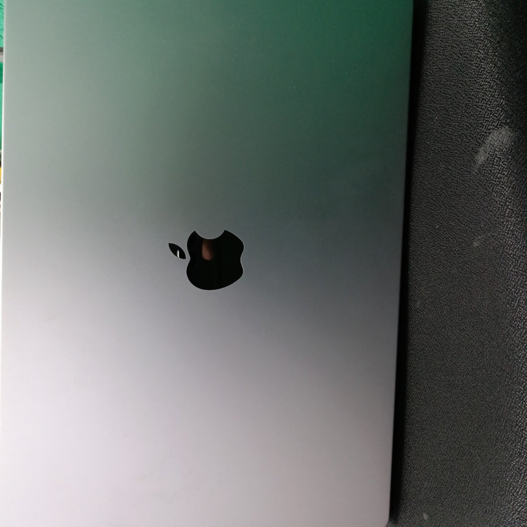 LAPTOP APPLE MACBOOK PRO 16" 2021 3.2 A2485 (10 CPU / 16 GPU) 512 GB SSD 16 GB RAM (SEMINUEVO)