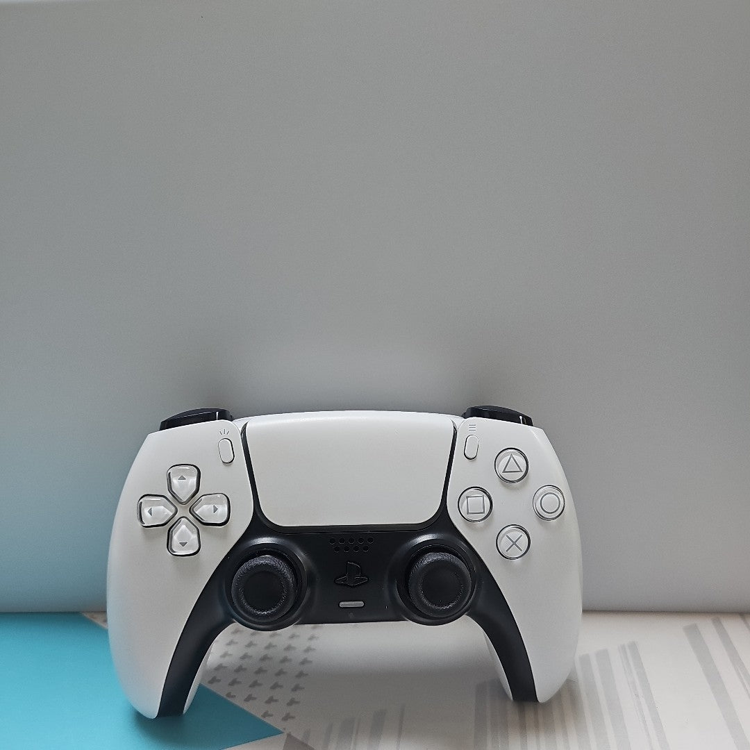 CONSOLA DE VIDEOJUEGO SONY PS5 825 SSD (SEMINUEVO)