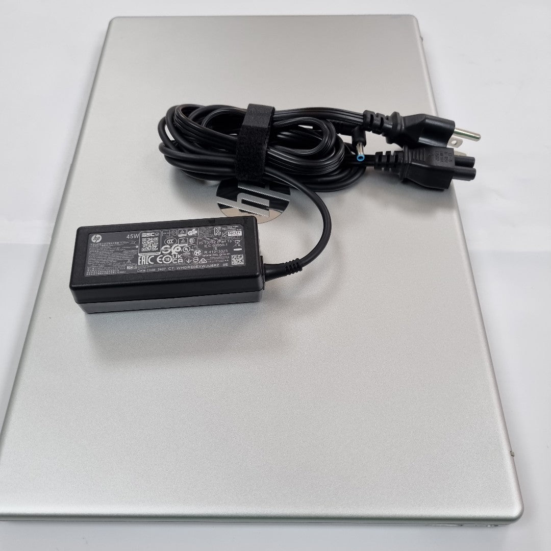 LAPTOP HP 15-FD0999NR (2024) 512 GB SSD 8 GB RAM (SEMINUEVO)
