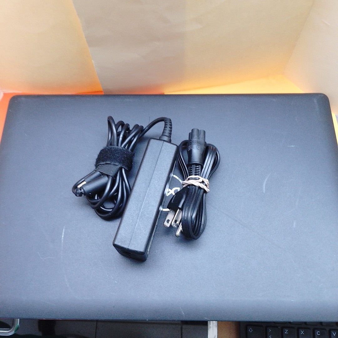 LAPTOP DELL LATITUDE 3520 (2022) 256 GB SSD 8 GB RAM (SEMINUEVO)