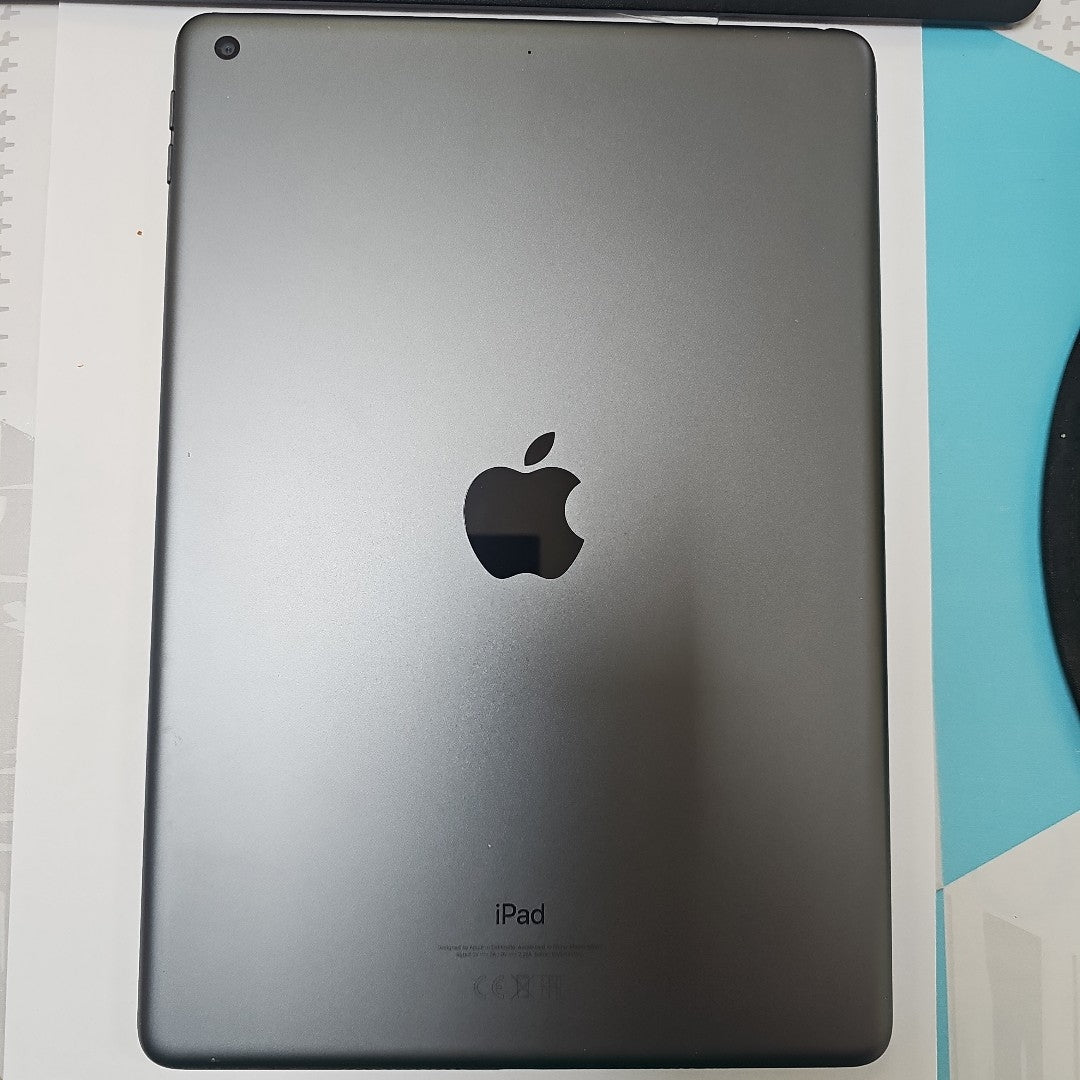 TABLETA APPLE IPAD 9 A2602 64 GB 3 GB RAM (SEMINUEVO)