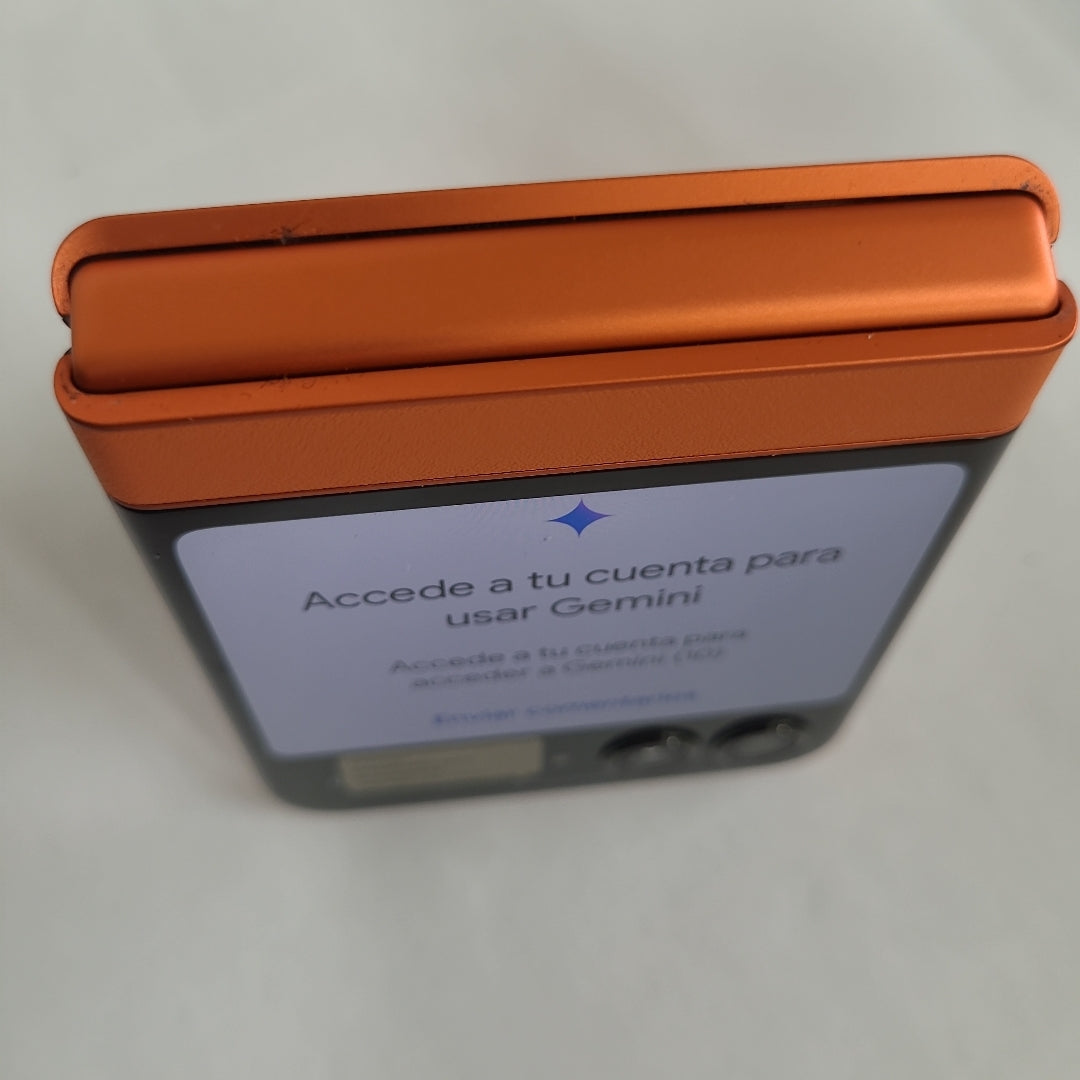 CELULAR MOTOROLA RAZR 50 5G XT2453-1 512 GB 12 GB RAM (SEMINUEVO)