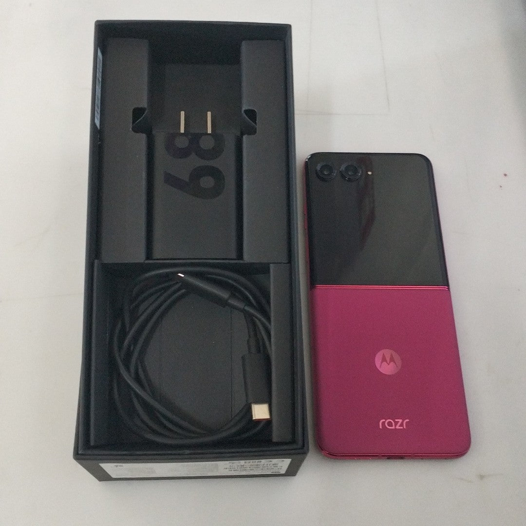 CELULAR MOTOROLA RAZR 50 ULTRA XT2451-3 (2024) 512 GB 12 GB RAM (SEMINUEVO)