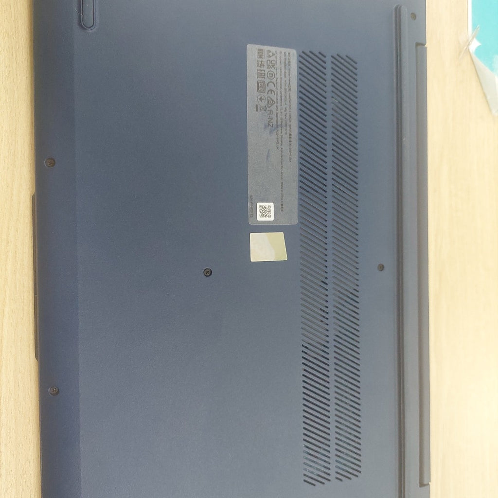 LAPTOP LENOVO IDEAPAD SLIM 3 15IAH8 (2024) 512 GB SSD 8 GB RAM (SEMINUEVO)