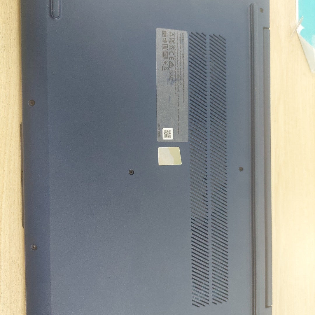 LAPTOP LENOVO IDEAPAD SLIM 3 15IAH8 (2024) 512 GB SSD 8 GB RAM (SEMINUEVO)