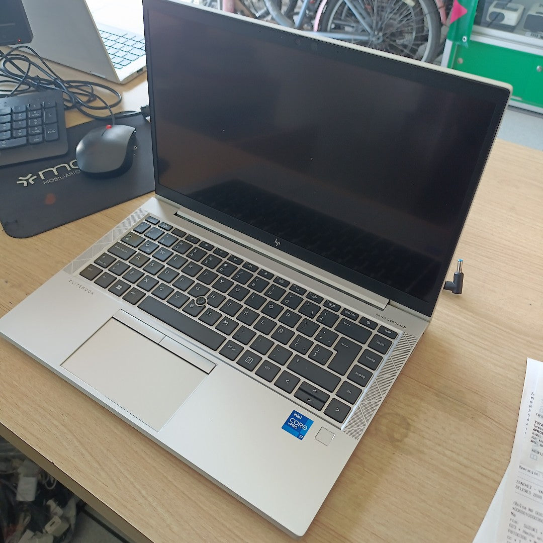 LAPTOP HP ELITEBOOK 840 G8 (2023) 256 GB SSD 16 GB RAM (SEMINUEVO)