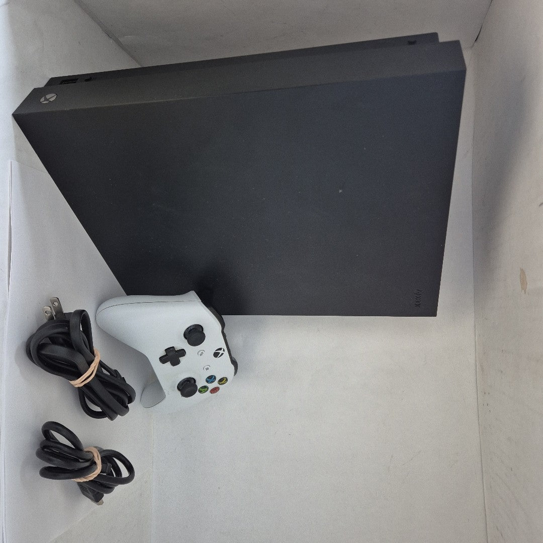 CONSOLA DE VIDEOJUEGO MICROSOFT XBOX ONE X 1 TB (SEMINUEVO)