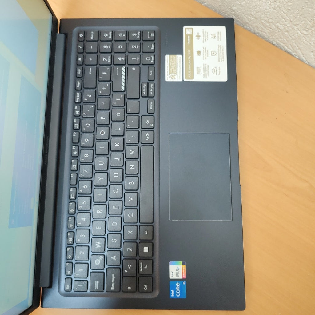 LAPTOP ASUS VIVOBOOK 15 X1504VA-NJ511W (2024) 512 GB SSD 16 GB RAM (SEMINUEVO)
