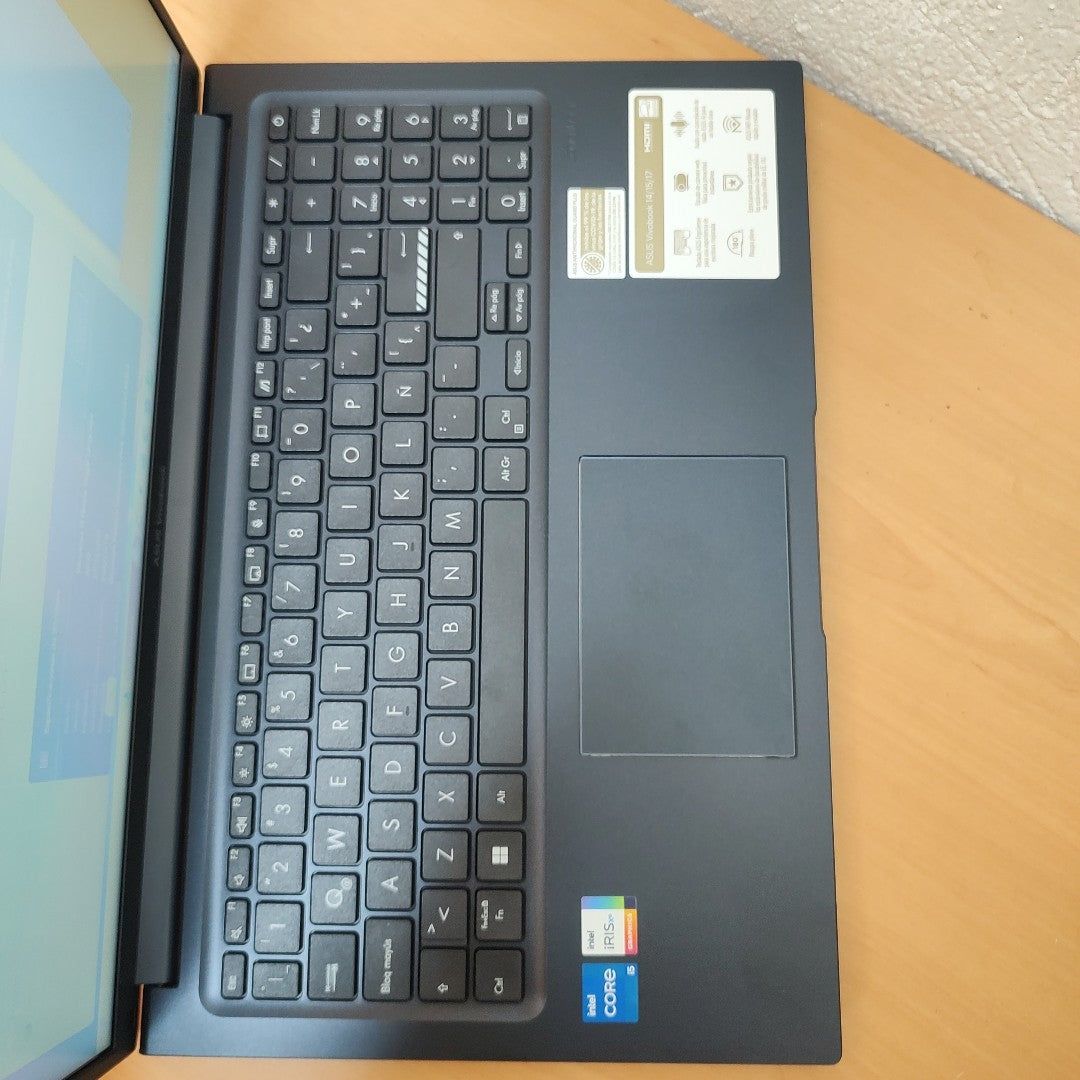 LAPTOP ASUS VIVOBOOK 15 X1504VA-NJ511W (2024) 512 GB SSD 16 GB RAM (SEMINUEVO)