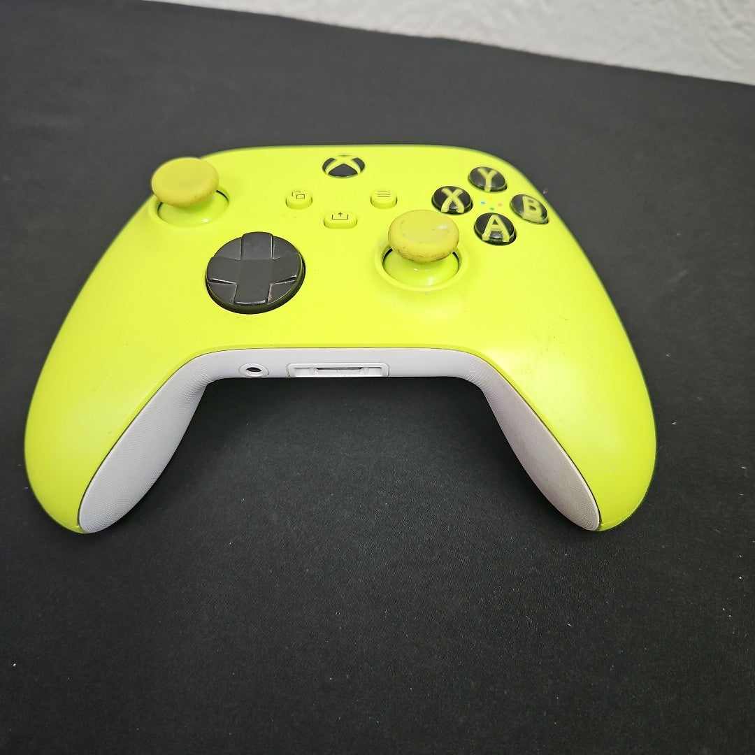 CONSOLA DE VIDEOJUEGO MICROSOFT XBOX ONE S 500 GB  (SEMINUEVO)