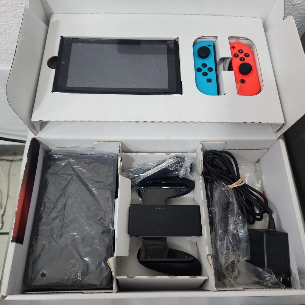 CONSOLA DE VIDEOJUEGO NINTENDO SWITCH 32 GB (SEMINUEVO)