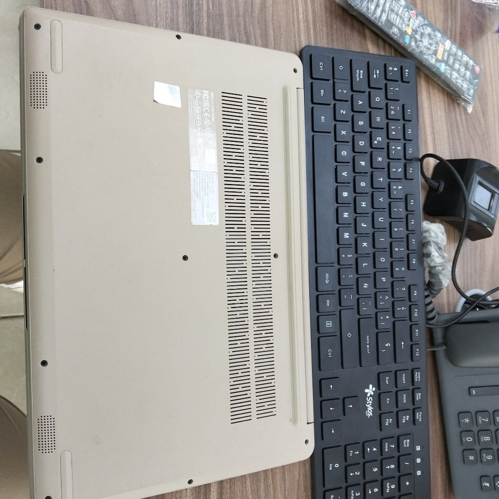 LAPTOP LENOVO IDEAPAD 1 15AMN7 (2023) 256 GB SSD 8 GB RAM (SEMINUEVO)