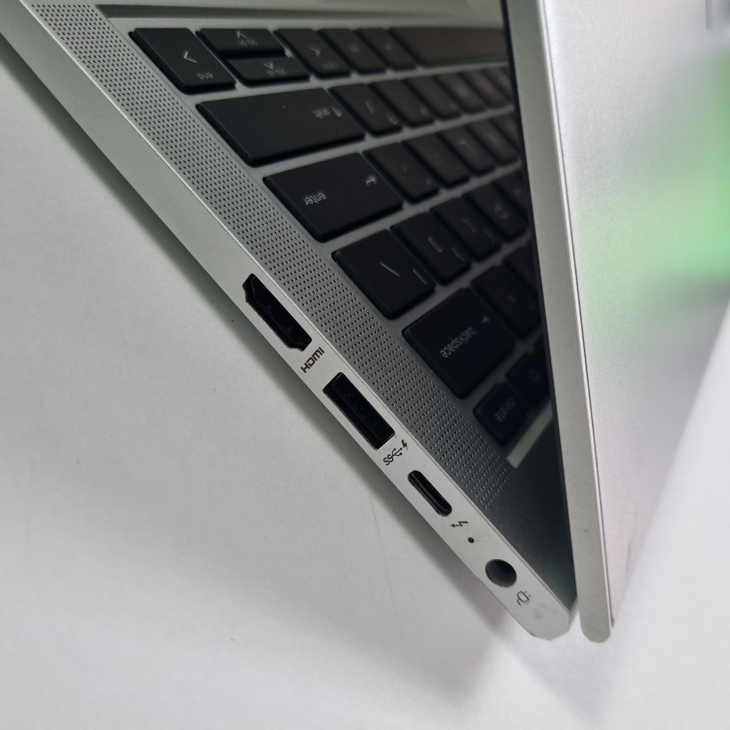 LAPTOP HP ELITEBOOK 630 G10 (2024) 512 GB SSD 32 GB RAM (SEMINUEVO)