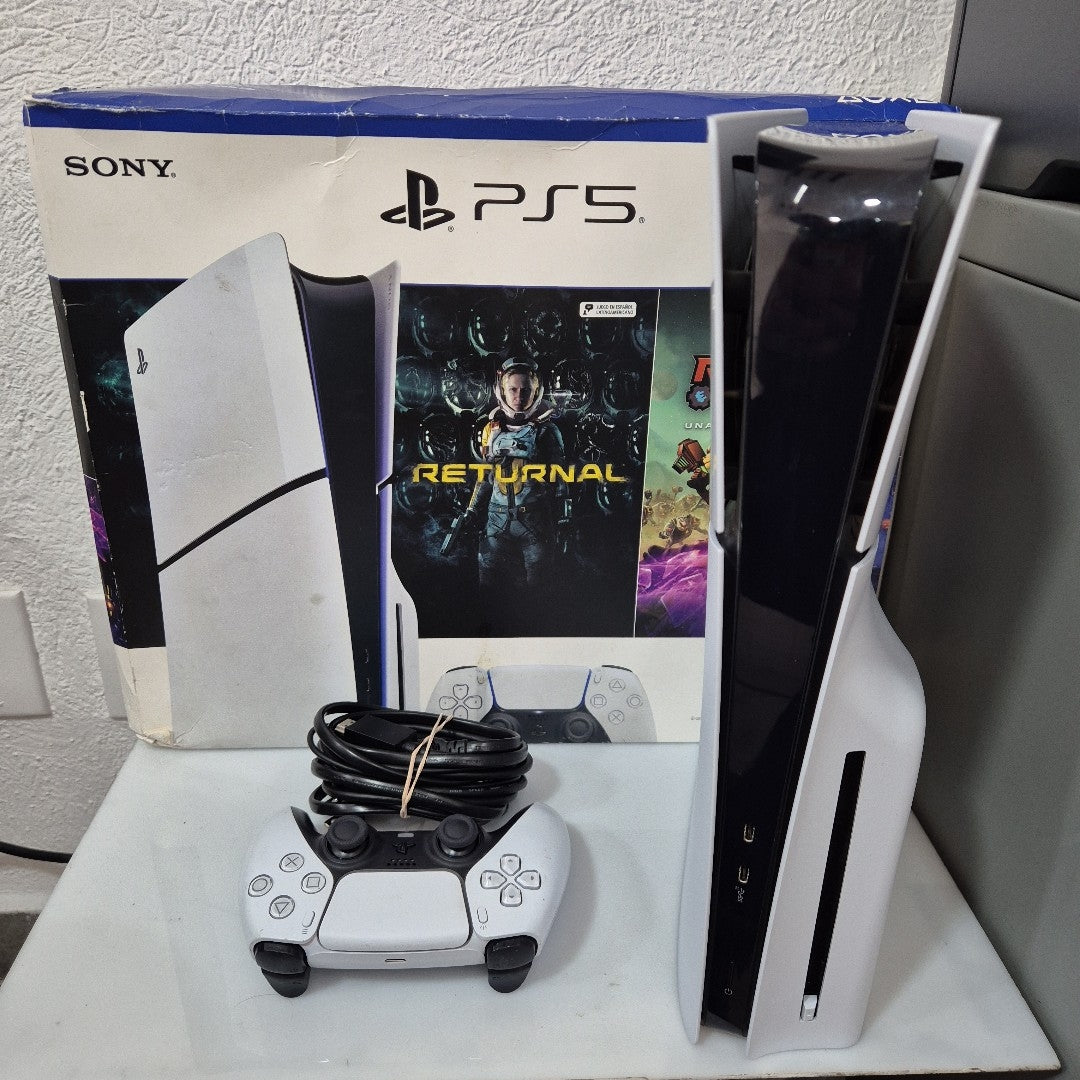 CONSOLA DE VIDEOJUEGO SONY PS5 825 SSD (SEMINUEVO)