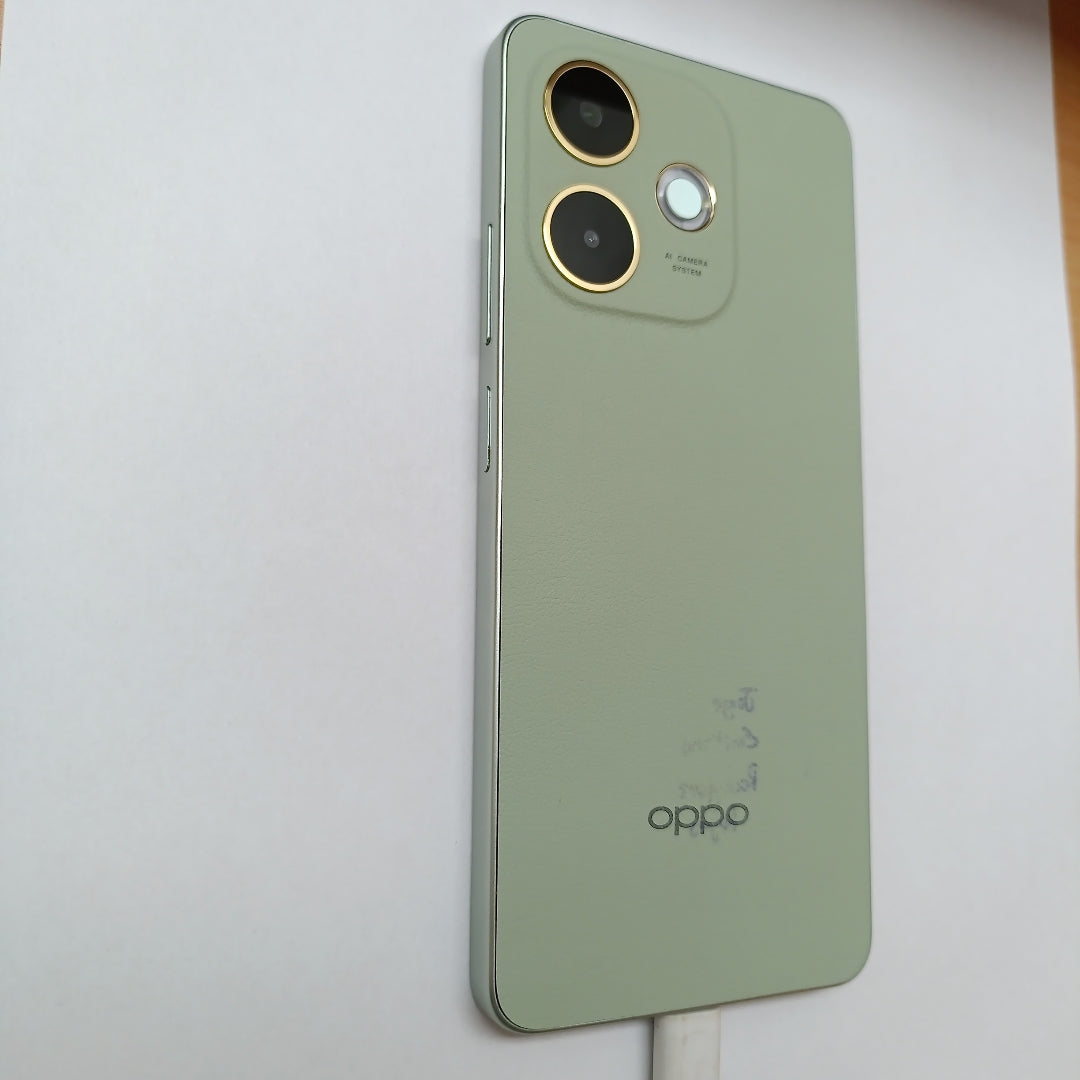CELULAR OPPO  A5 PRO CPH2711 (2025) 256 GB 8 GB RAM (SEMINUEVO)