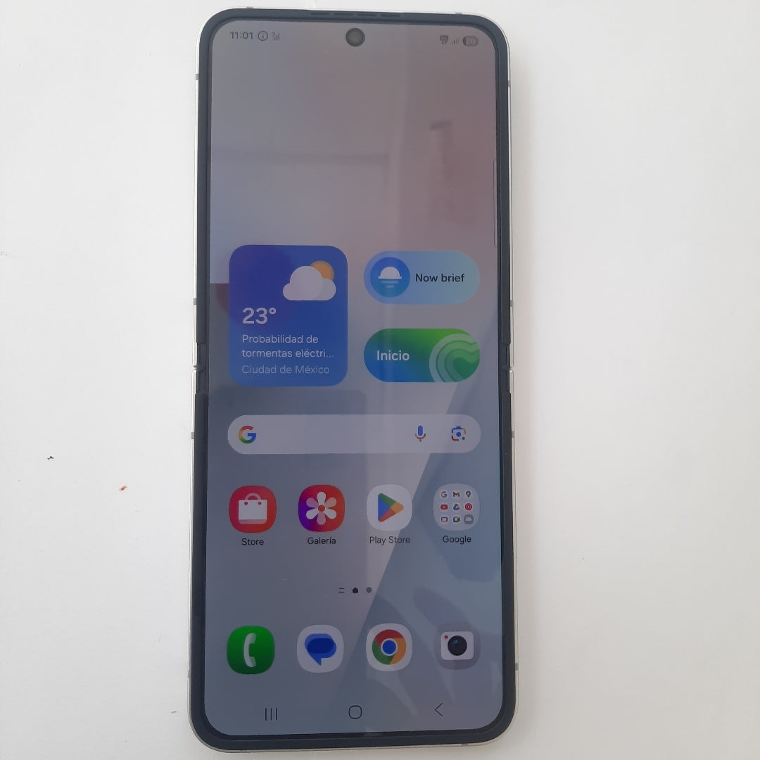 CELULAR SAMSUNG GALAXY Z FLIP7 FE SM-F761B (2025) 128 GB 8 GB RAM (SEMINUEVO)