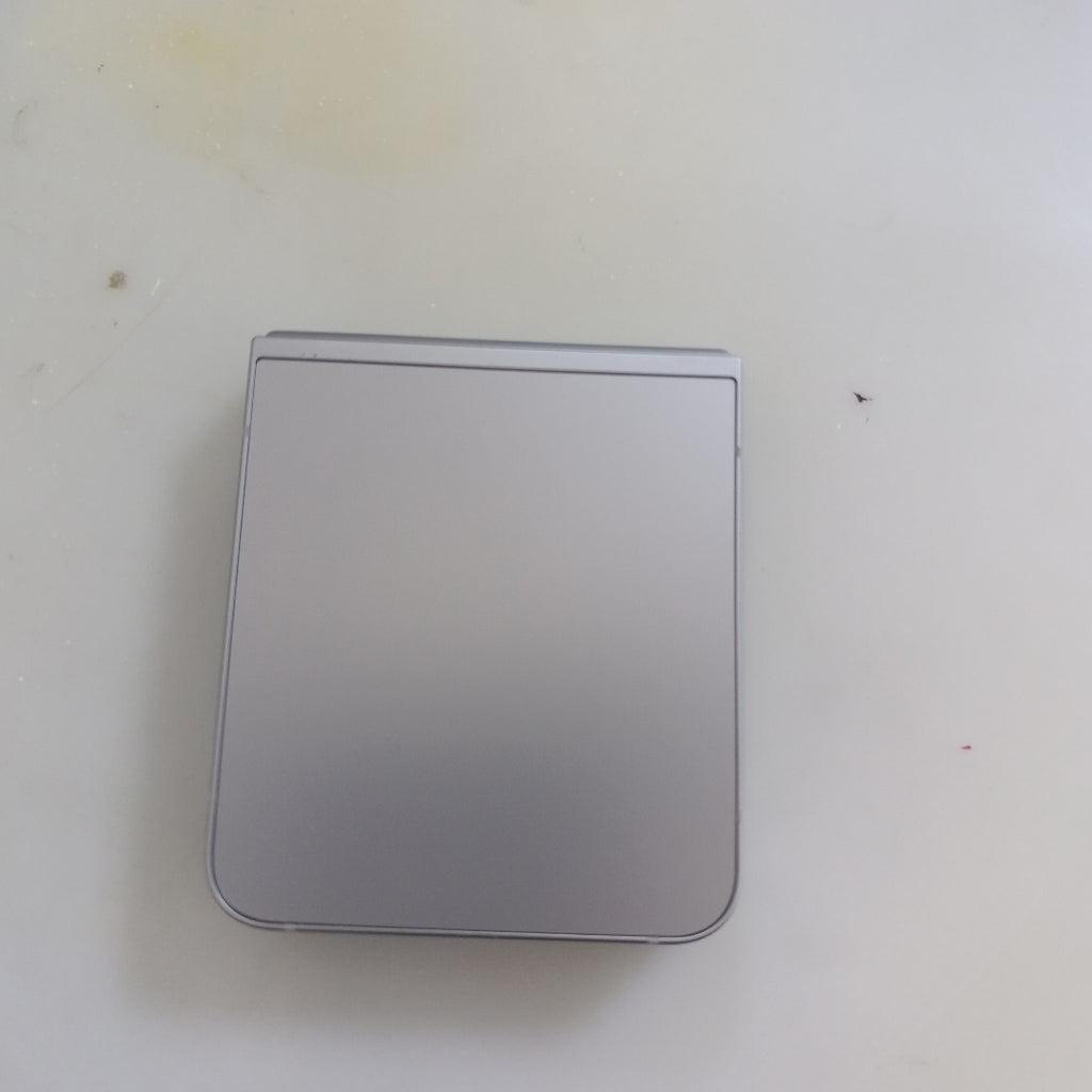 CELULAR SAMSUNG GALAXY Z FLIP6 SM-F741B (2024) 256 GB 12 GB RAM (SEMINUEVO)