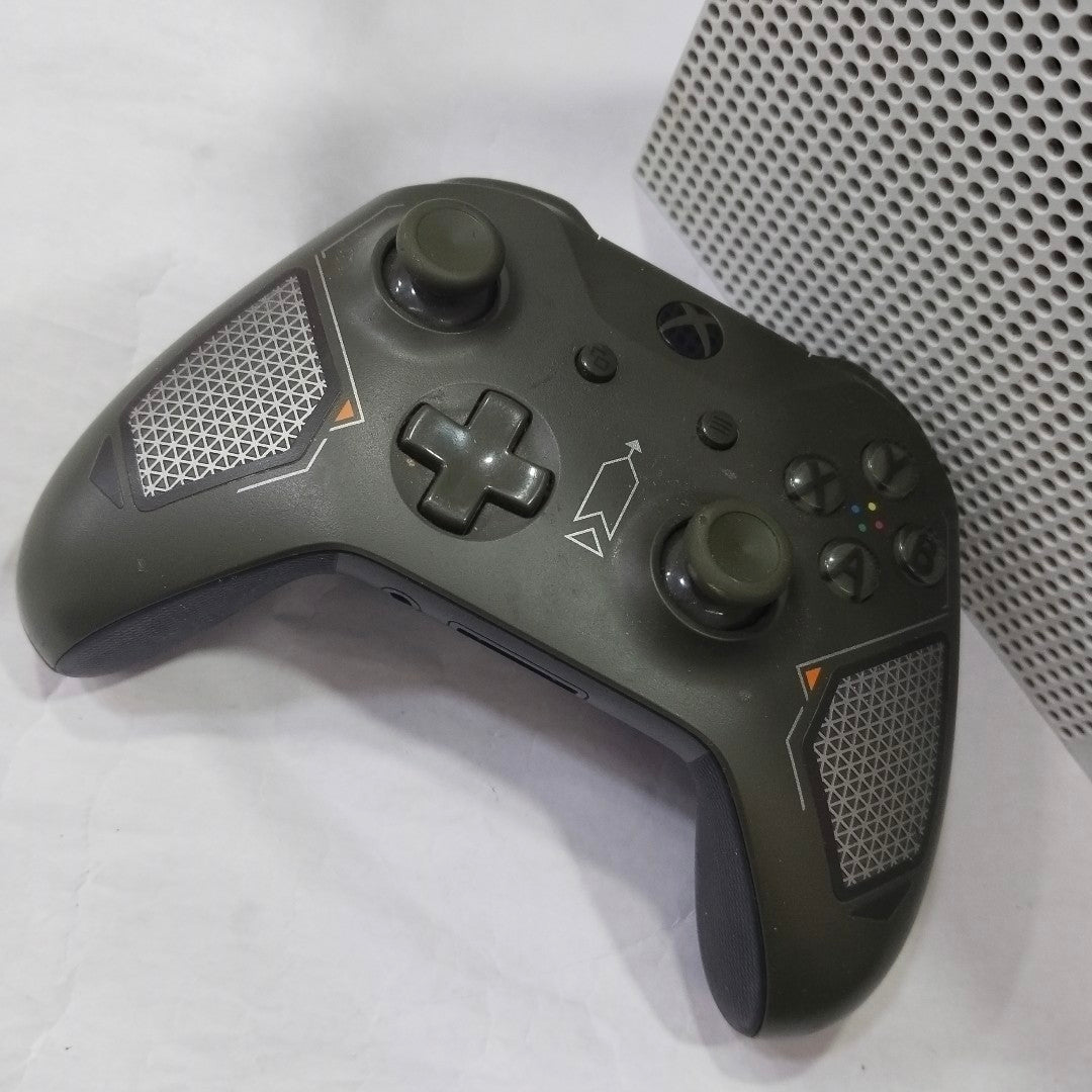 CONSOLA DE VIDEOJUEGO MICROSOFT XBOX ONE S 1 TB (SEMINUEVO)