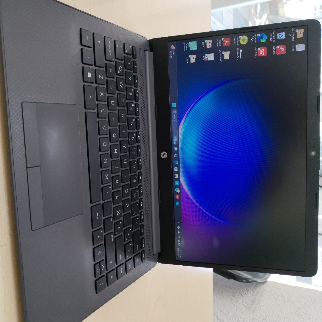 LAPTOP HP 245 G8 (2024) 512 GB SSD 8 GB RAM (SEMINUEVO)