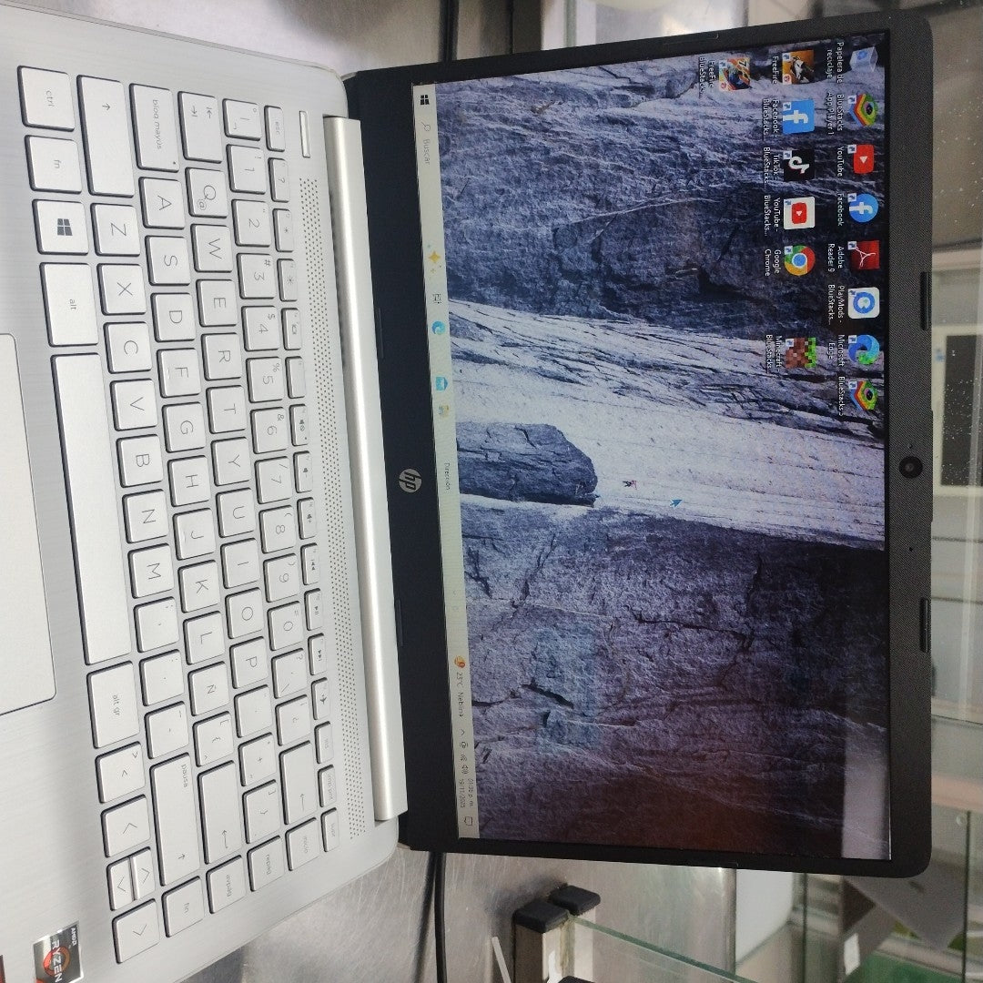 LAPTOP HP 14-DK1508LA (2021) 256 GB SSD 8 GB RAM (SEMINUEVO)