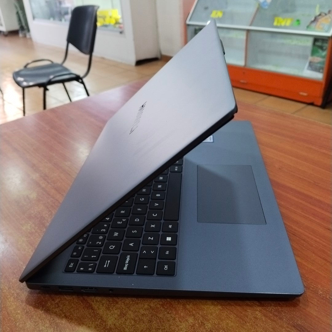 LAPTOP HUAWEI MATEBOOK D16 MCLG-X (2024) 1 TB SSD 16 GB RAM (SEMINUEVO)