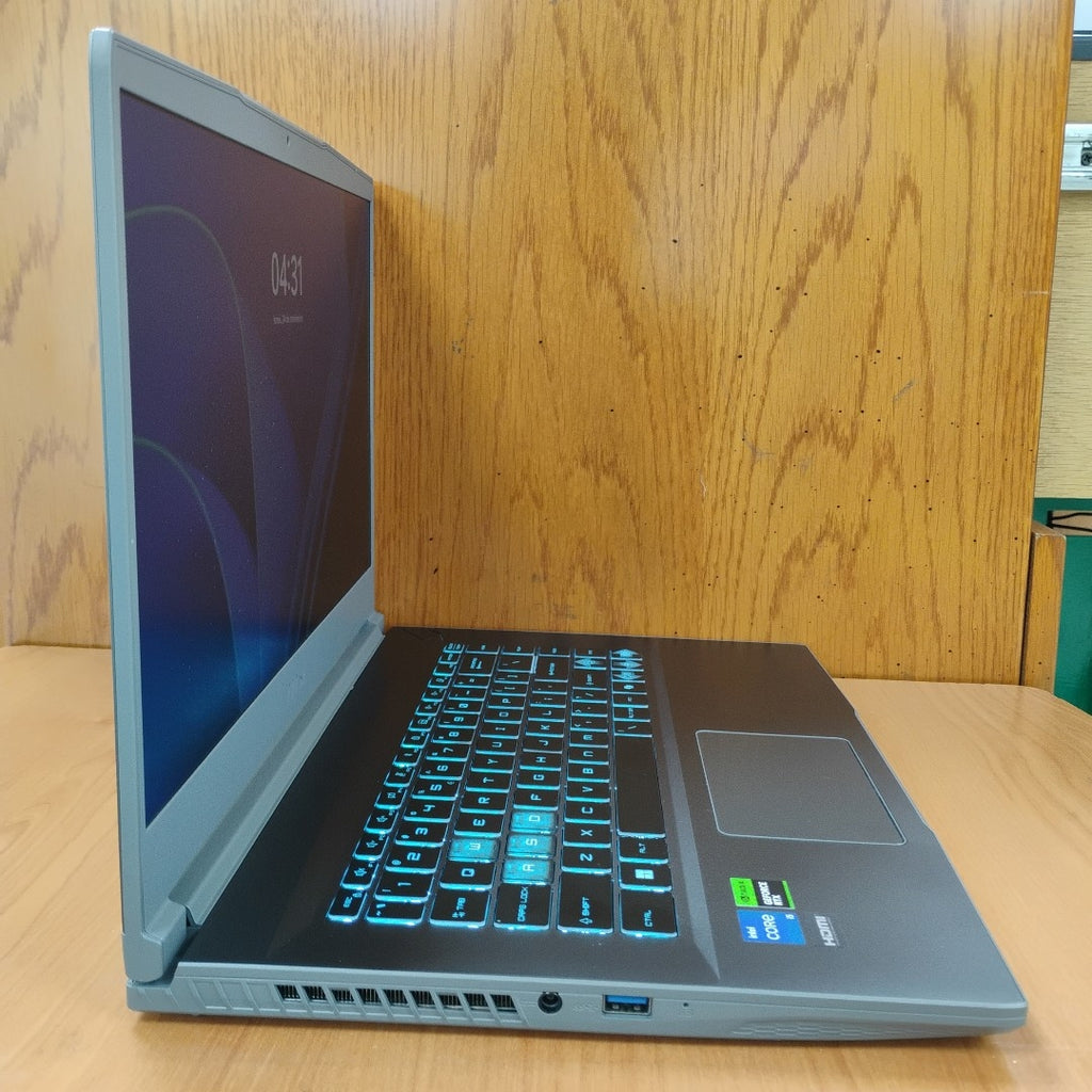 LAPTOP MSI THIN 15 B13UC-1000US (2024) 512 GB SSD 16 GB RAM