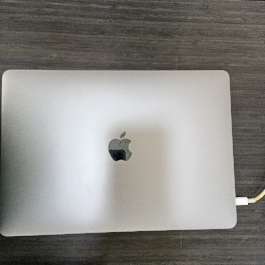 LAPTOP APPLE MACBOOK PRO 13" 2020 3.2 A2338 512 GB SSD 8 GB RAM (SEMINUEVO)