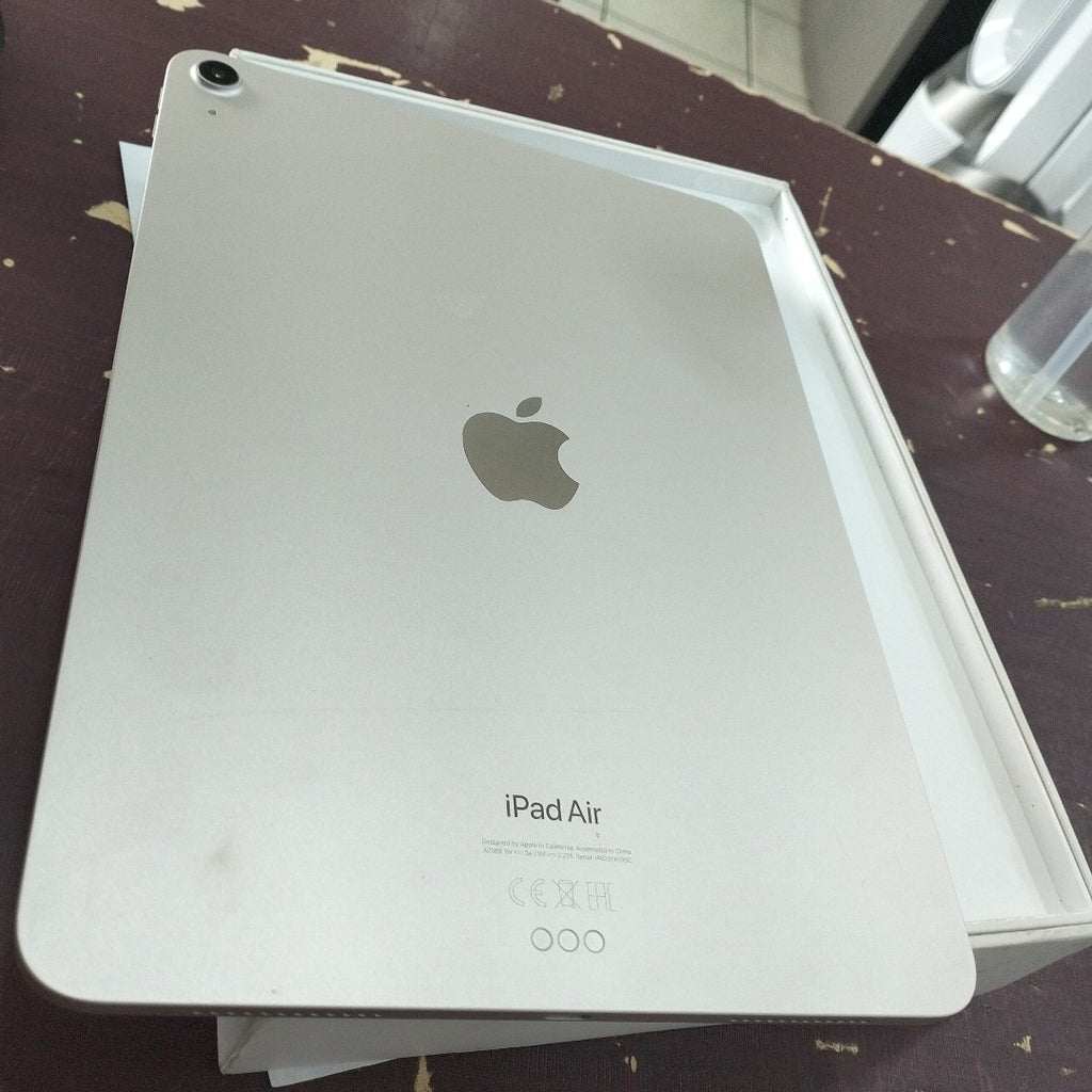 TABLETA APPLE IPAD AIR 5 A2588 256 GB 8 GB RAM (SEMINUEVO)