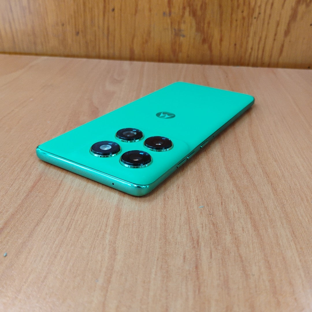 CELULAR MOTOROLA EDGE 60 XT2505-3 (2025) 512 GB 12 GB RAM (SEMINUEVO)