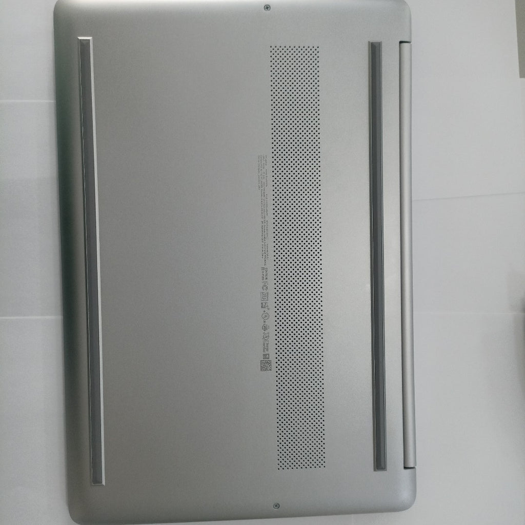 LAPTOP HP 15-EF2507LA (2024) 512 GB SSD 8 GB RAM (SEMINUEVO)