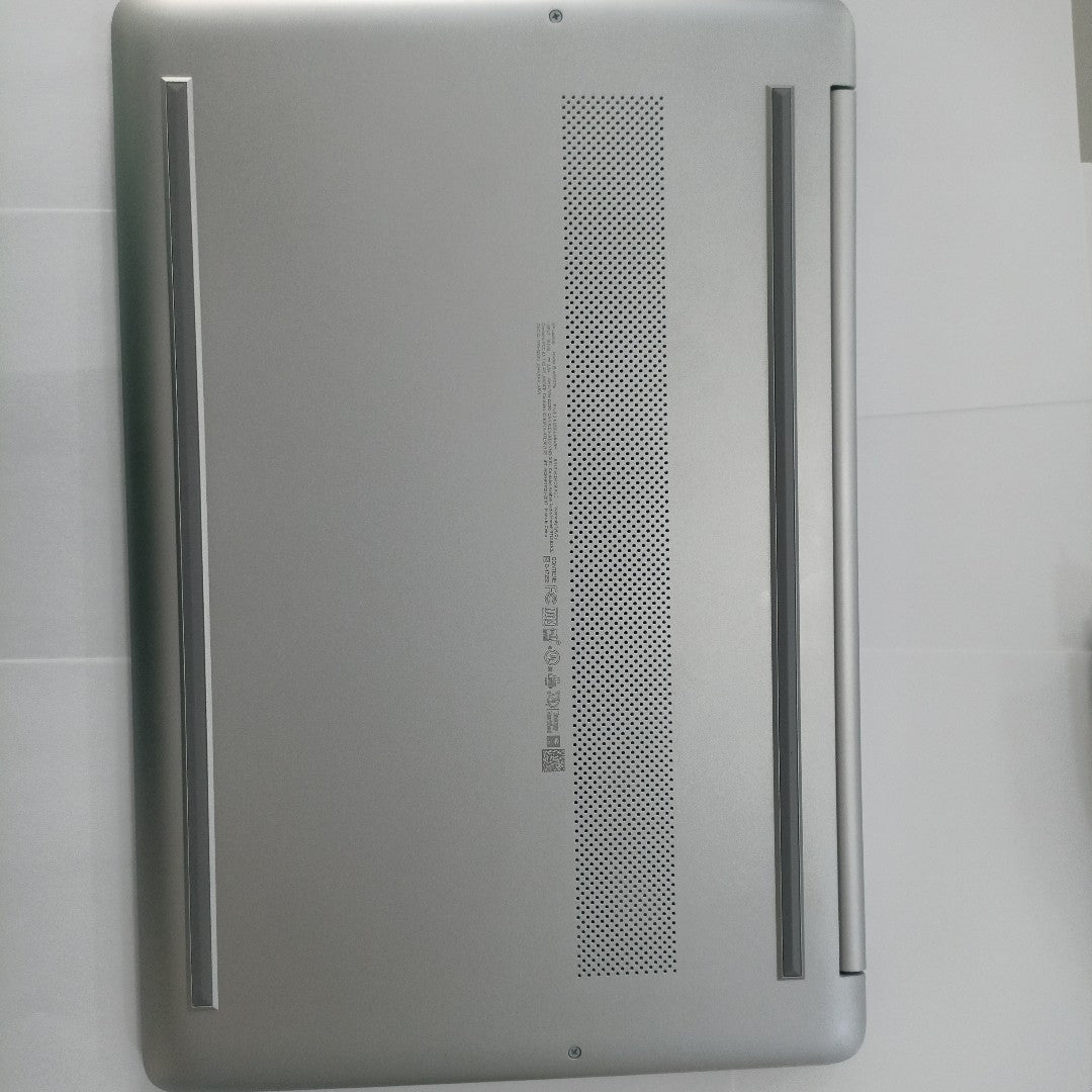 LAPTOP HP 15-EF2507LA (2024) 512 GB SSD 8 GB RAM (SEMINUEVO)