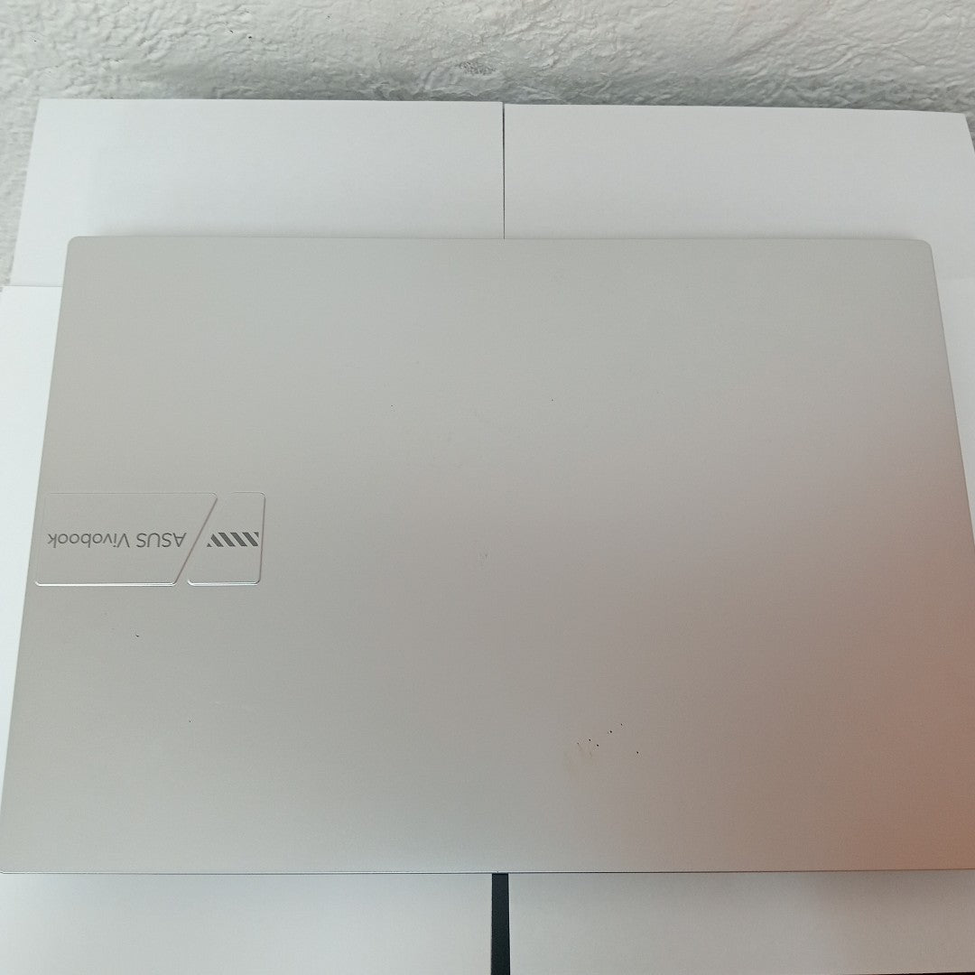 LAPTOP ASUS VIVOBOOK 16 X1605VA-MB1037W (2024) 512 GB SSD 16 GB RAM (SEMINUEVO)