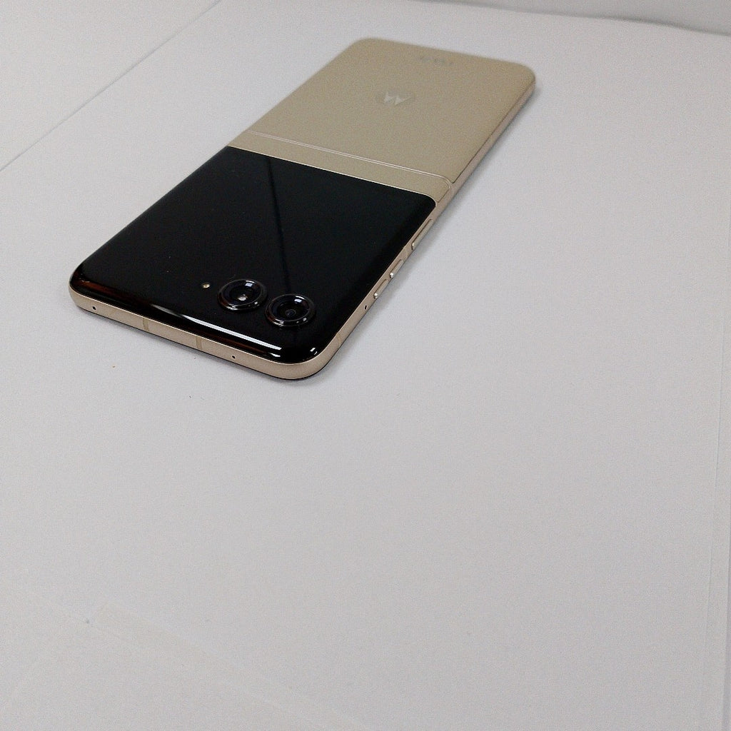 CELULAR MOTOROLA RAZR 50 5G XT2453-1 512 GB 12 GB RAM (SEMINUEVO)