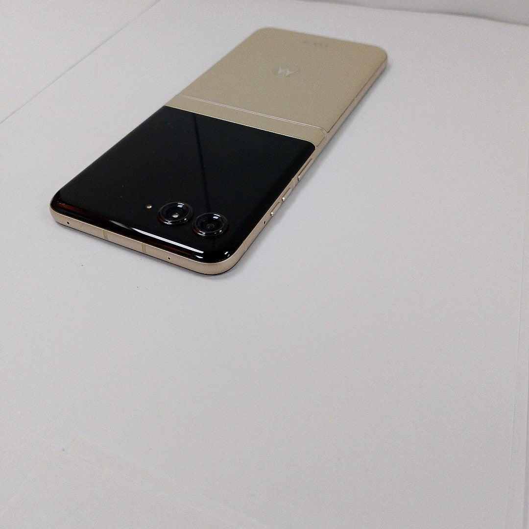 CELULAR MOTOROLA RAZR 50 5G XT2453-1 512 GB 12 GB RAM (SEMINUEVO)