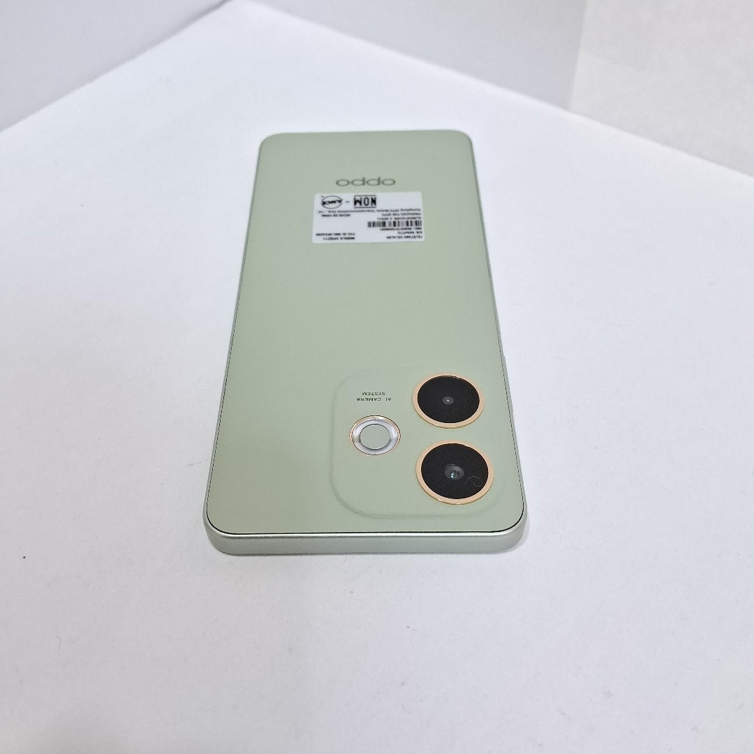 CELULAR OPPO  A5 PRO CPH2711 (2025) 256 GB 8 GB RAM (SEMINUEVO)