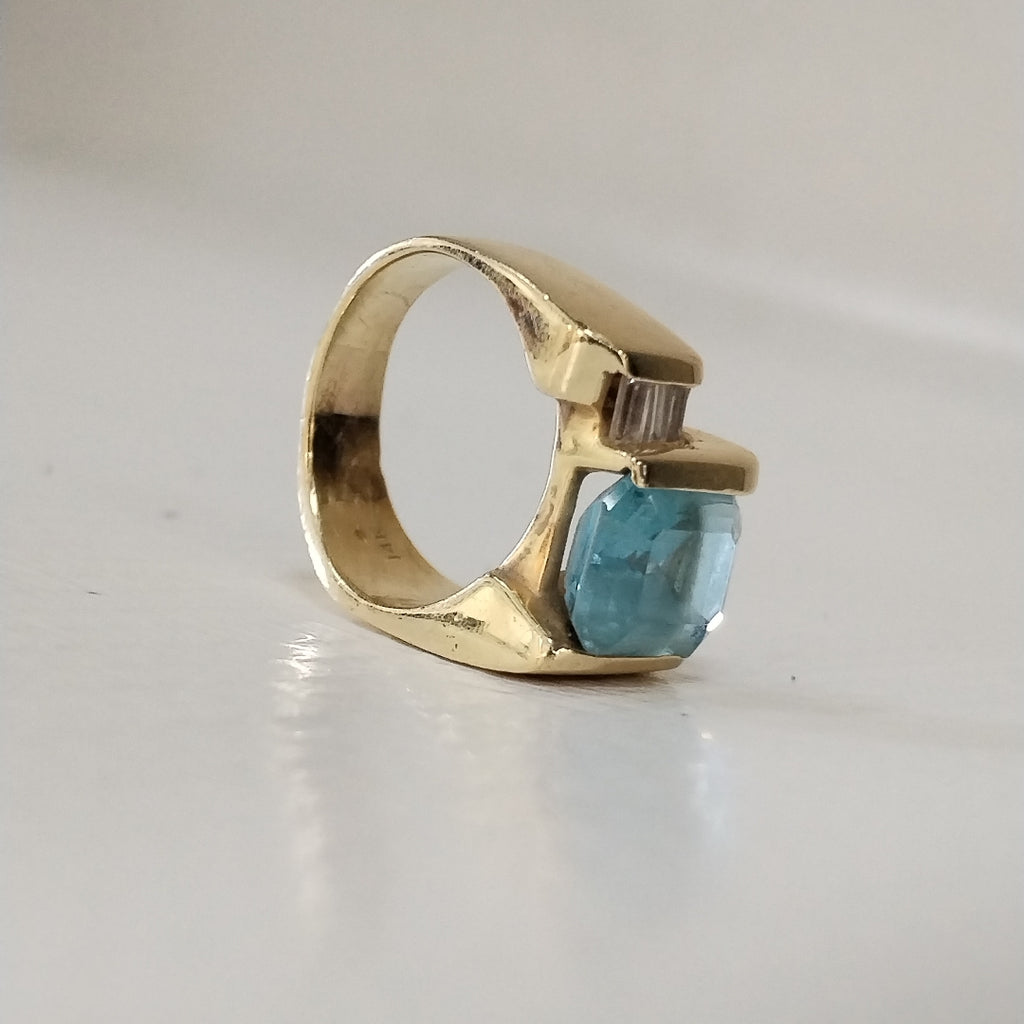 K1 13,40 GRMS 14 K ESPECIFICACIONES COMPLEMENTARIAS ANILLO CON PIEDRA AZUL Y DI (SEMINUEVO)