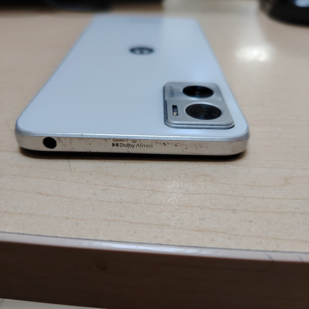 CELULAR MOTOROLA MOTO E22I XT2239-17 64 GB 2 GB RAM (SEMINUEVO)