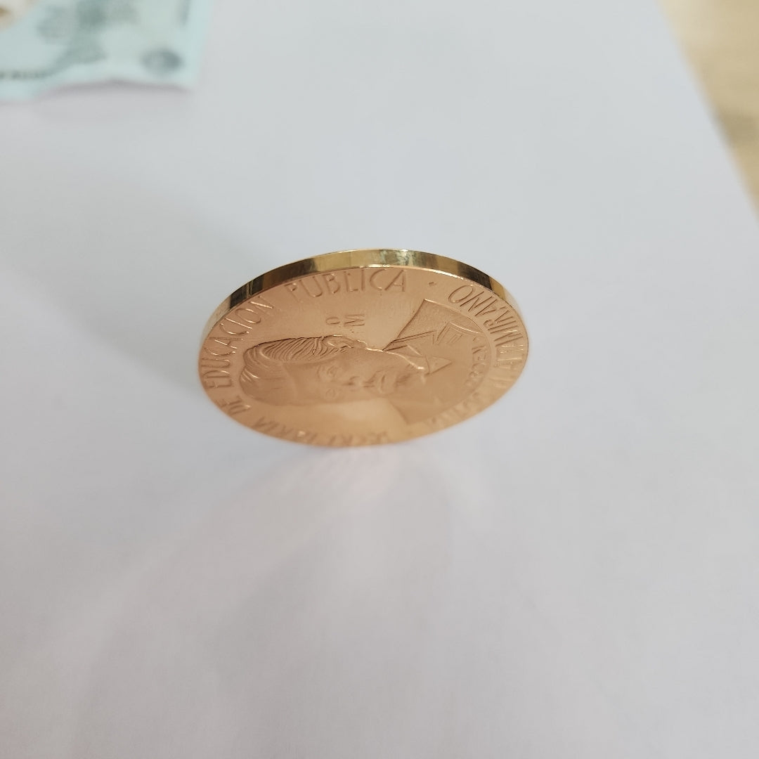 MEDALLA CONMEMORATIVA ORO 21 K 42 GRMS (SEMINUEVO)