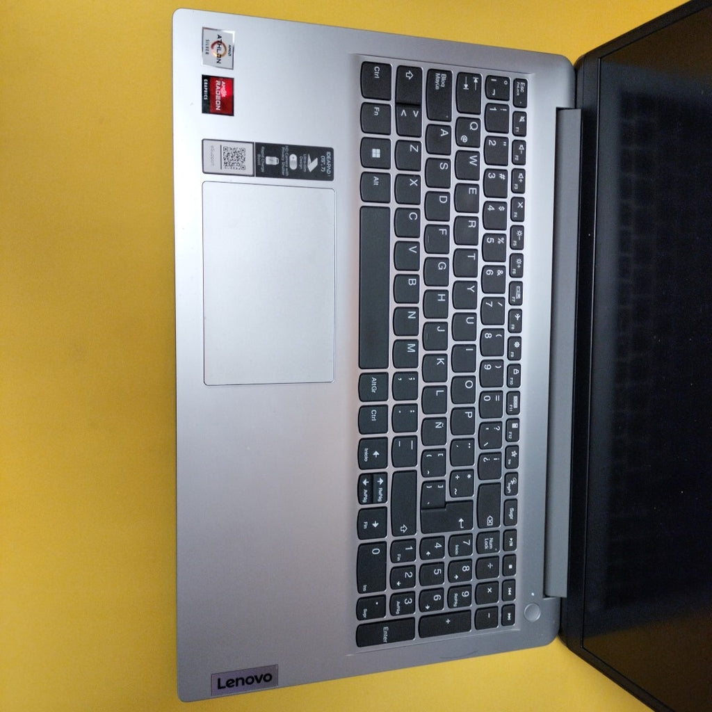 LAPTOP LENOVO IDEAPAD 1 15AMN7 (2024) 256 GB SSD 8 GB RAM (SEMINUEVO)