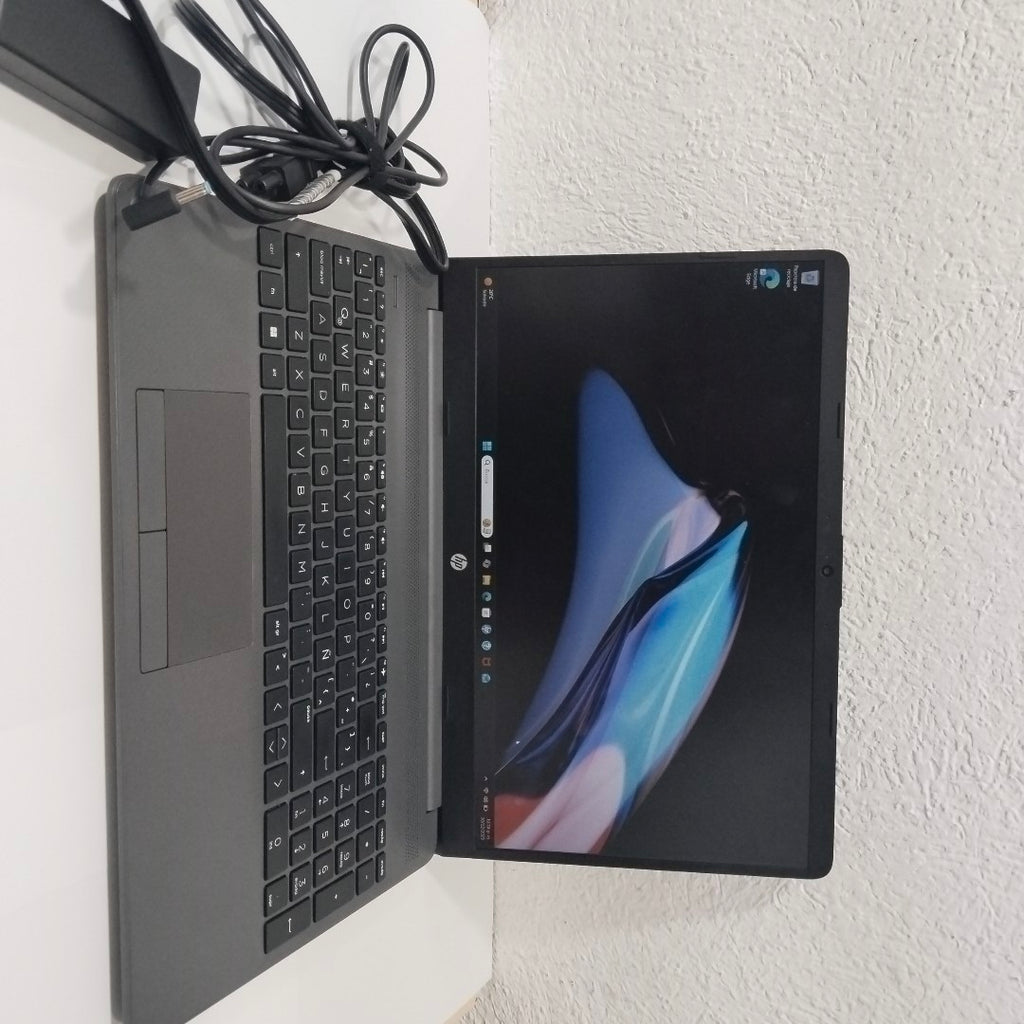 LAPTOP HP 255 G8 (2023) 256 GB SSD 8 GB RAM (SEMINUEVO)