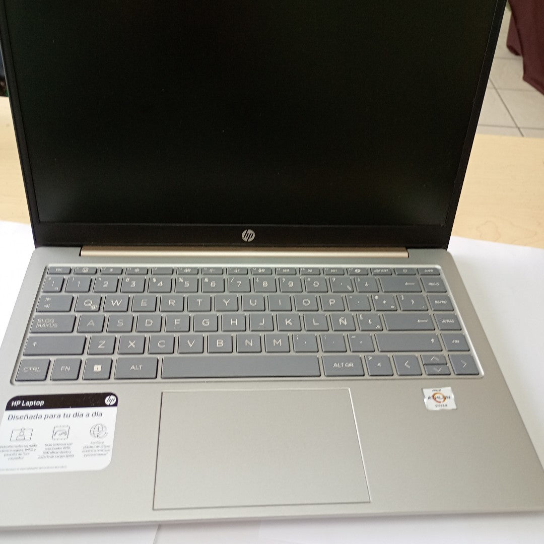 LAPTOP HP 14-EM0000LA (2024) 128 GB SSD 8 GB RAM