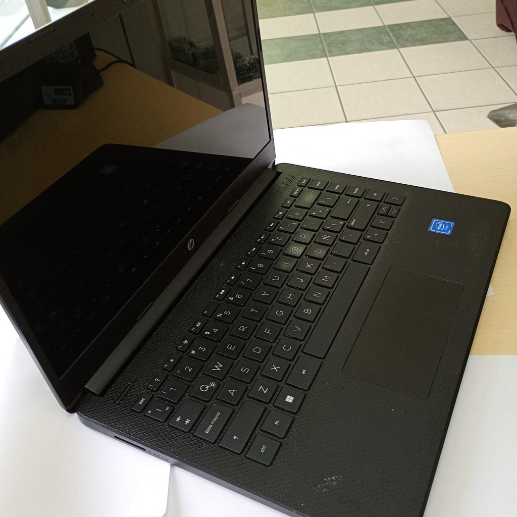 LAPTOP HP 14-DQ0501LA (2022) 256 GB SSD 4 GB RAM (SEMINUEVO)