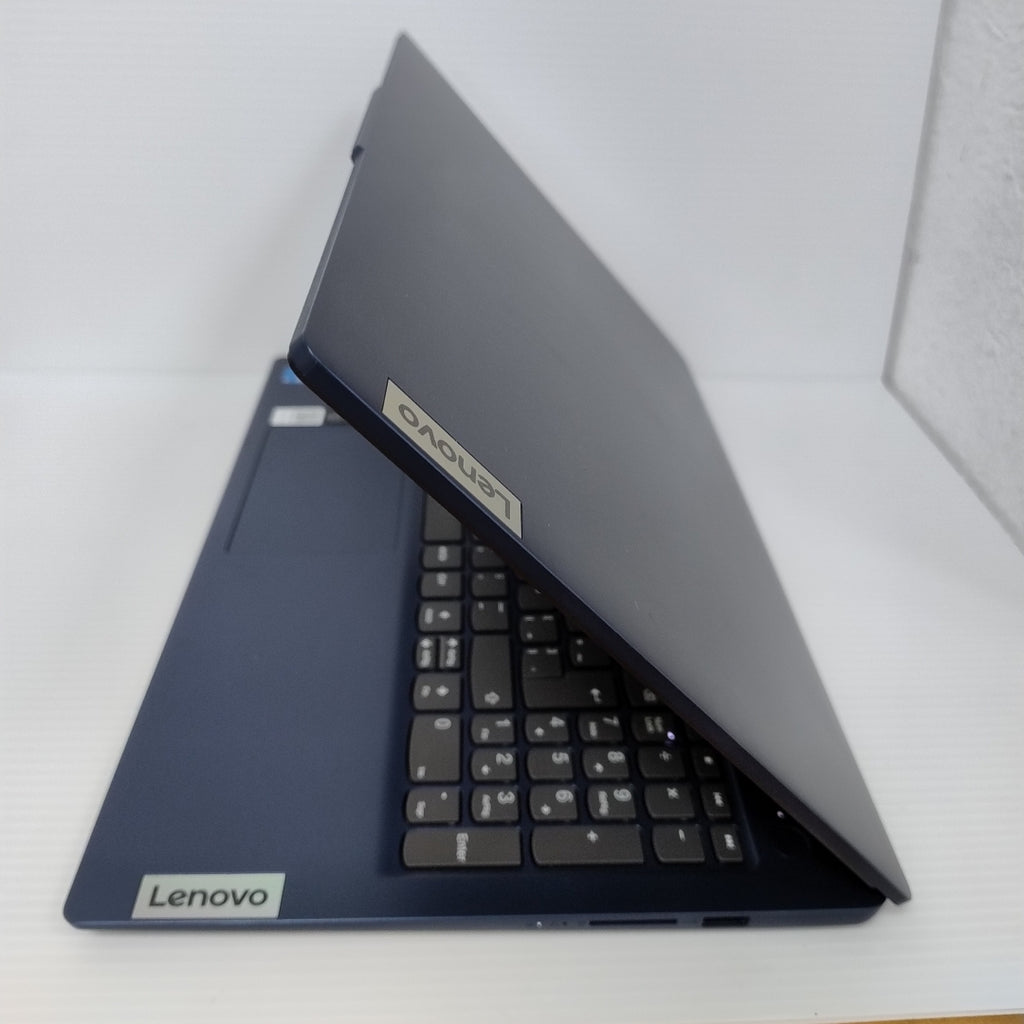 LAPTOP LENOVO IDEAPAD SLIM 3 15IRU8 (2024) 512 GB SSD 8 GB RAM (SEMINUEVO)