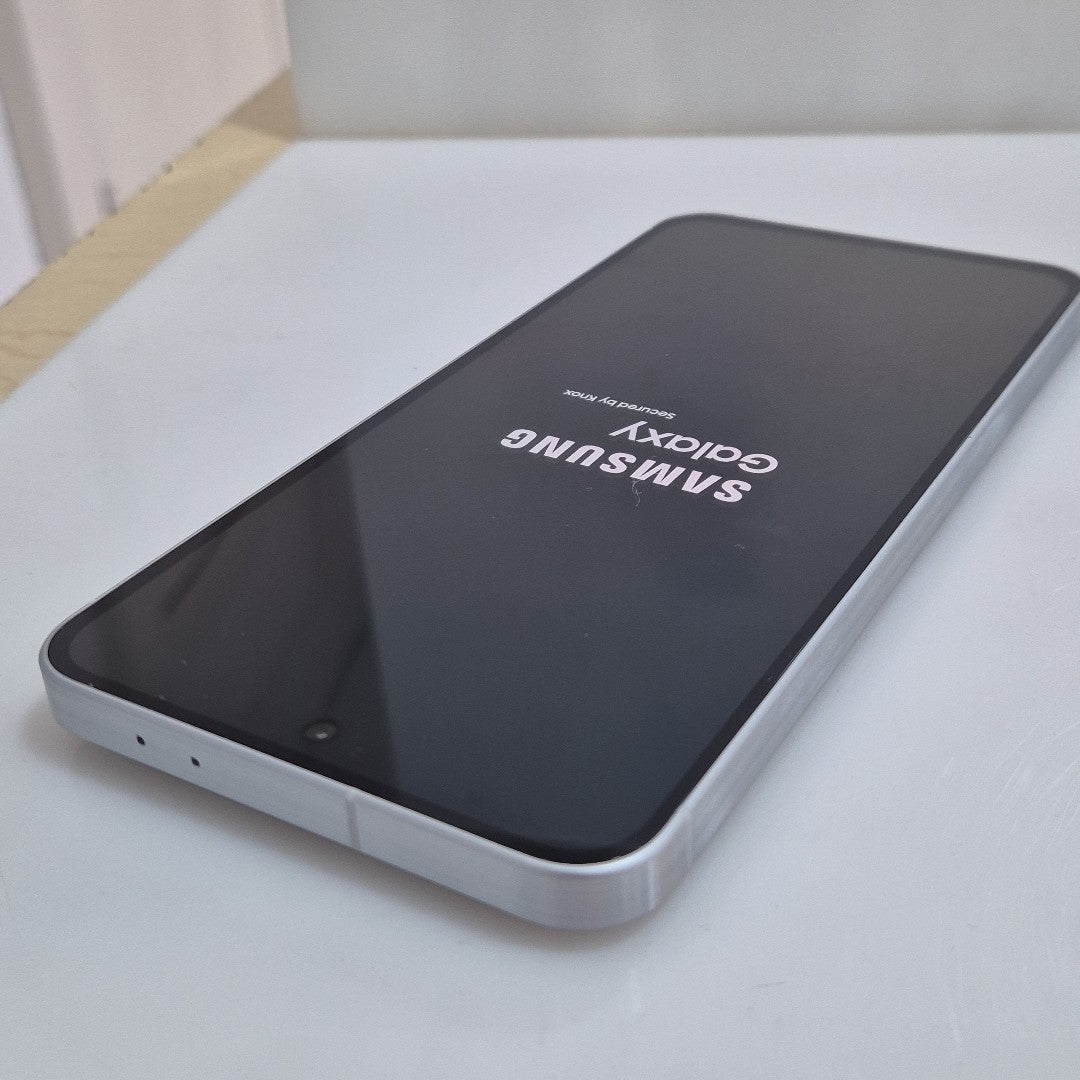 CELULAR SAMSUNG GALAXY A56 SM-A566E (2025) 256 GB 8 GB RAM (SEMINUEVO)