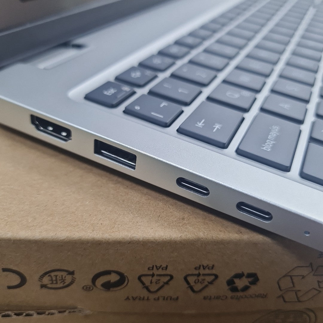 LAPTOP DELL PRO 16 PLUS PB16250 (2025) 1 TB SSD 16 GB RAM (SEMINUEVO)