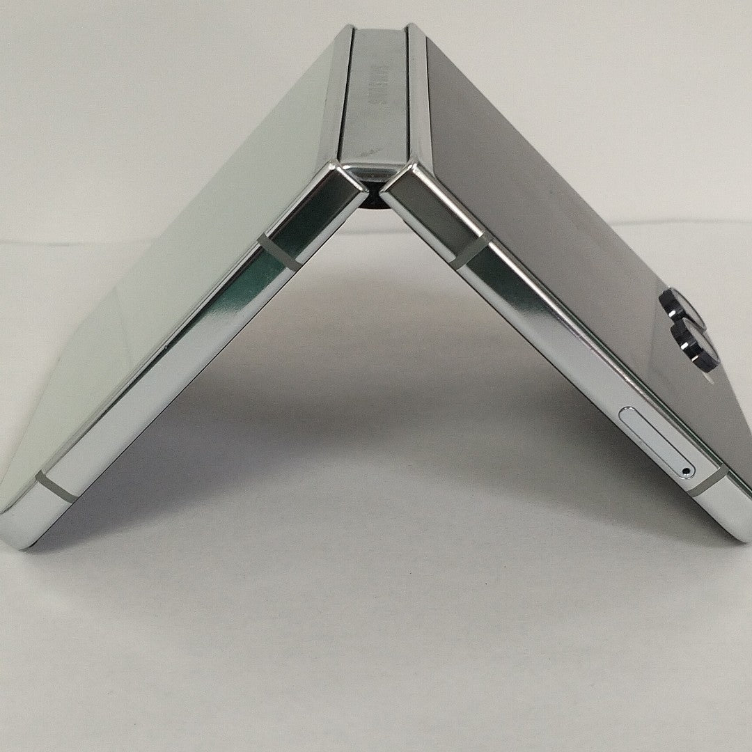 CELULAR SAMSUNG GALAXY Z FLIP 5 SM-F731B (2023) 512 GB 8 GB RAM (SEMINUEVO)